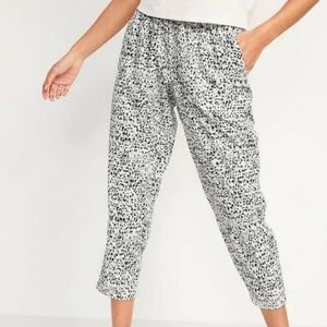 Old Navy High-waisted StretchTech Uyility Crop Pants | Size Small